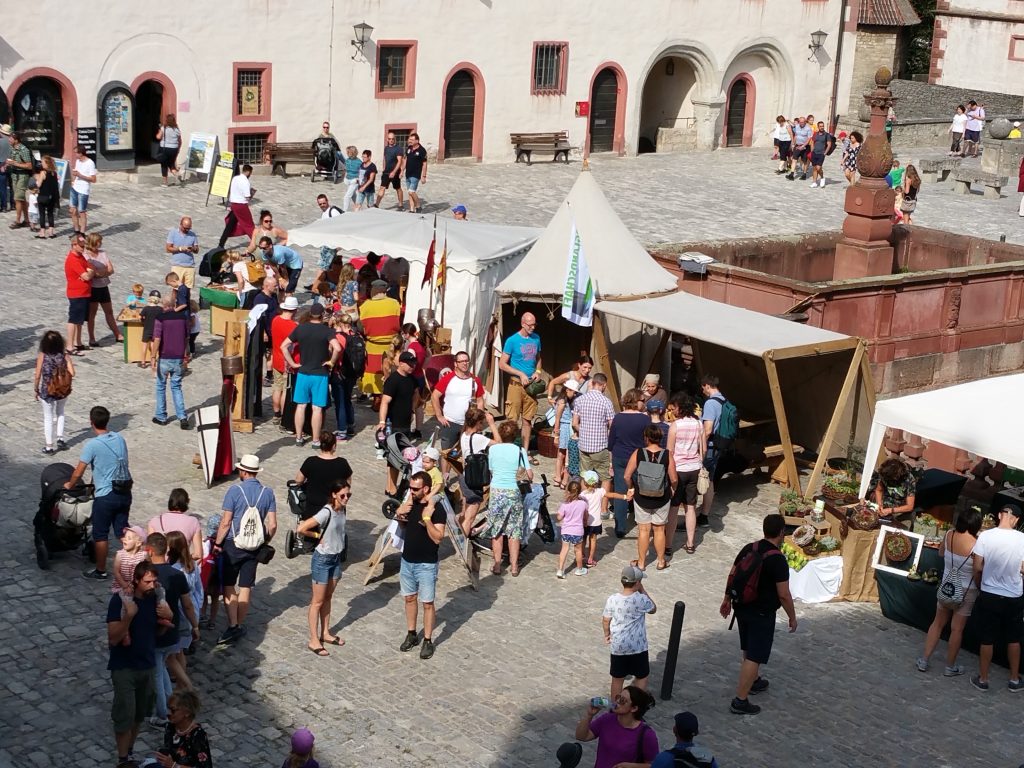 Der Infostand der Bruglandschaft auf dem Museumsfest in Würzburg